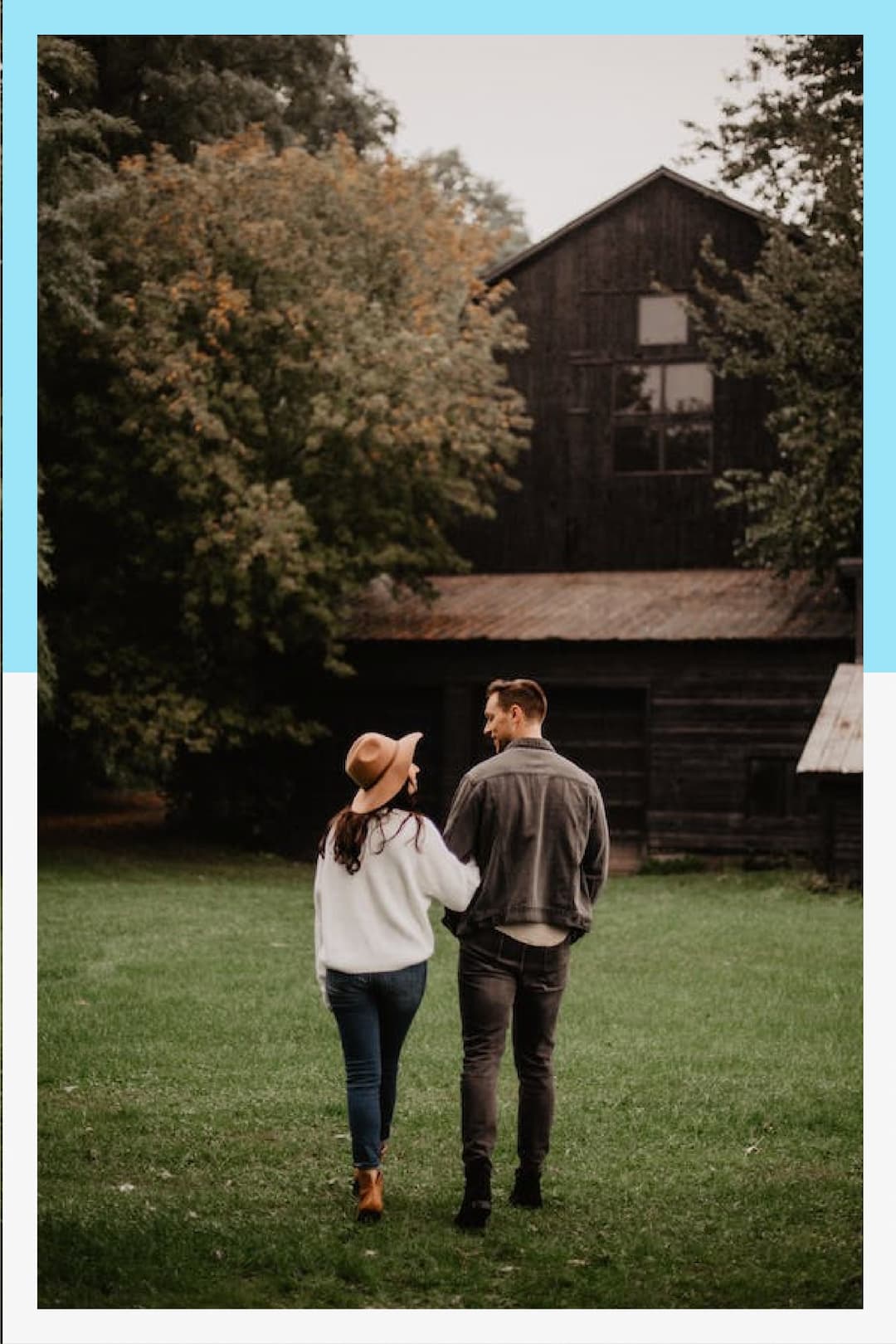 Imagen de pareja caminando a casa